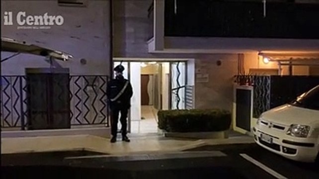 Omicidio-suicidio a Ortona, i carabinieri sul posto della tragedia familiare