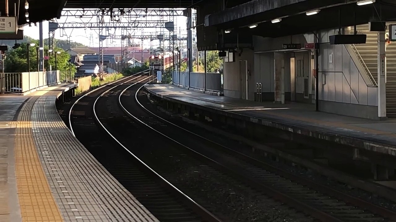 京都行き各駅停車（8600系）木津川台駅停車シーン