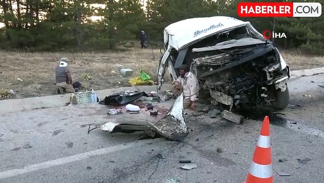 Karaman'da Tarım İşçilerini Taşıyan Minibüs Devrildi: 2 Ölü, 13 Yaralı