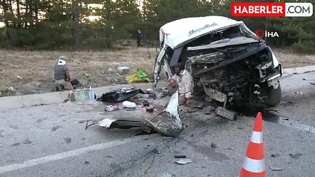 Karaman'da tarım işçilerini taşıyan minibüs devrildi: 2 ölü, 13 yaralı