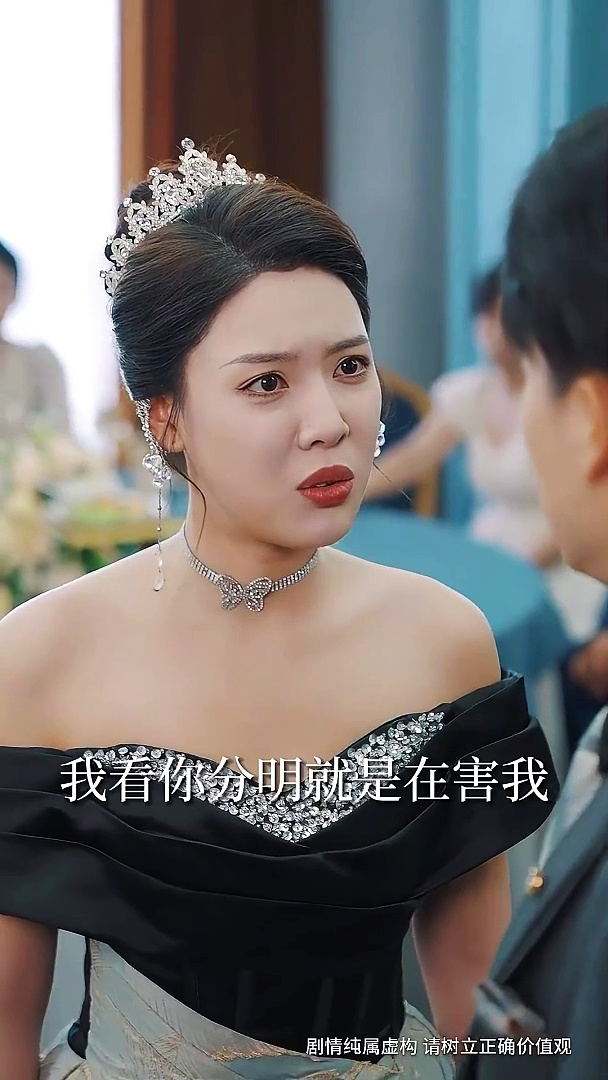 After Being Expelled from the Sect, the Beautiful CEO Takes the Initiative to Flirt