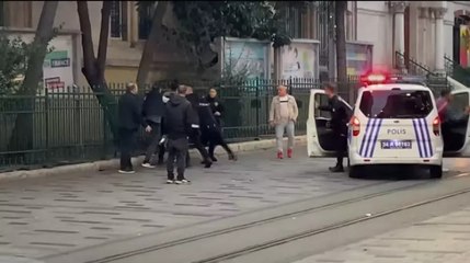 İstiklal Caddesi’ndeki kavgaya polisten anlık müdahale