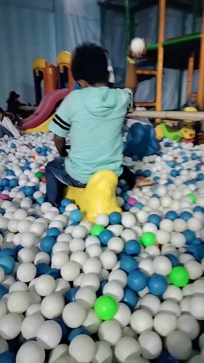 Bermain bola
