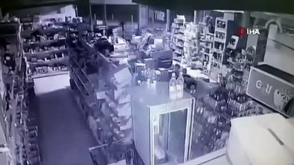 Afyonkarahisar'da deprem anı güvenlik kameralarında!