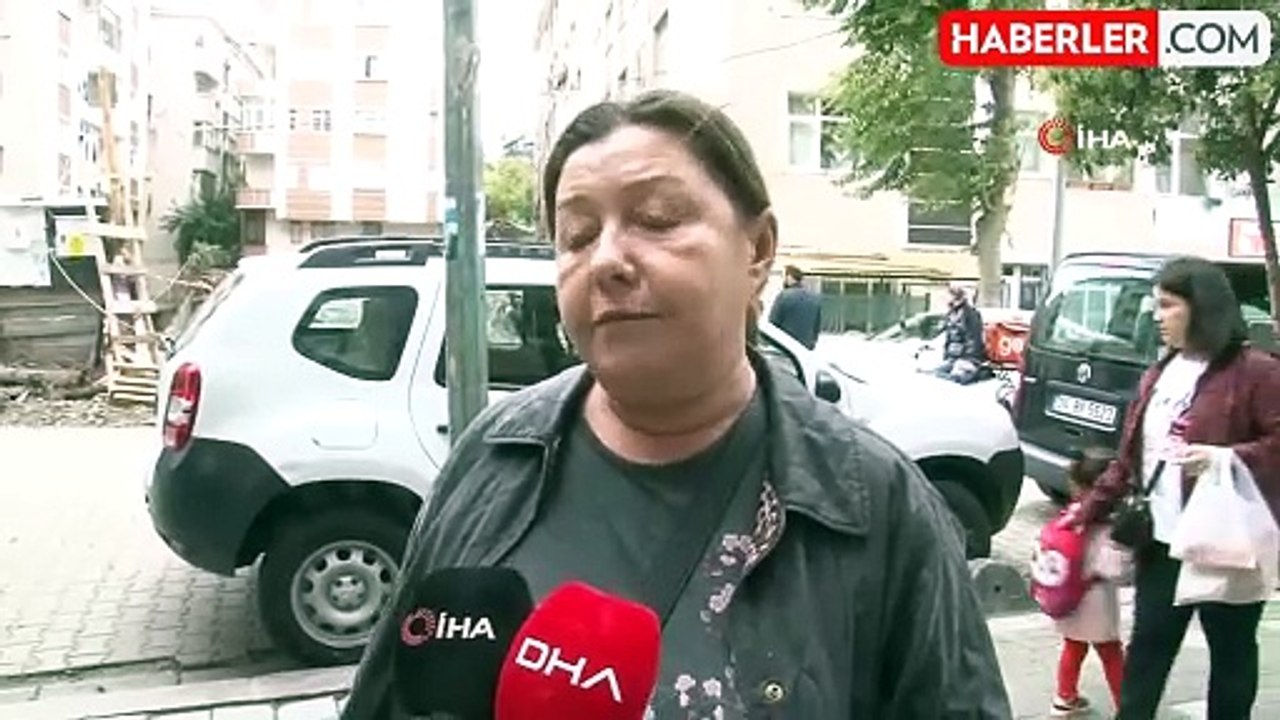 Küçükçekmece'de Toprak Kayması: Bina Boşaltıldı, Çalışmalar Devam Ediyor