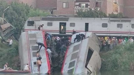 Trenler çarpıştı, vagonlar kanala uçtu