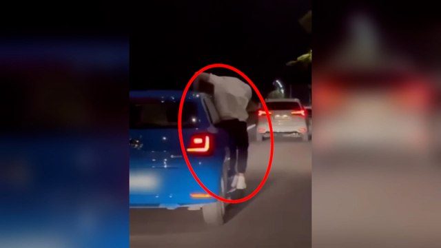 Conduce en zigzag por Chiclana mientras el copiloto estaba sentado en la ventanilla