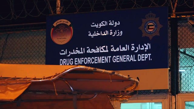 «المكافحة» بالتعاون مع «خفر السواحل» تتمكنان من إحباط محاولة تهريب 3 أشخاص كمية كبيرة من المواد المخدرة