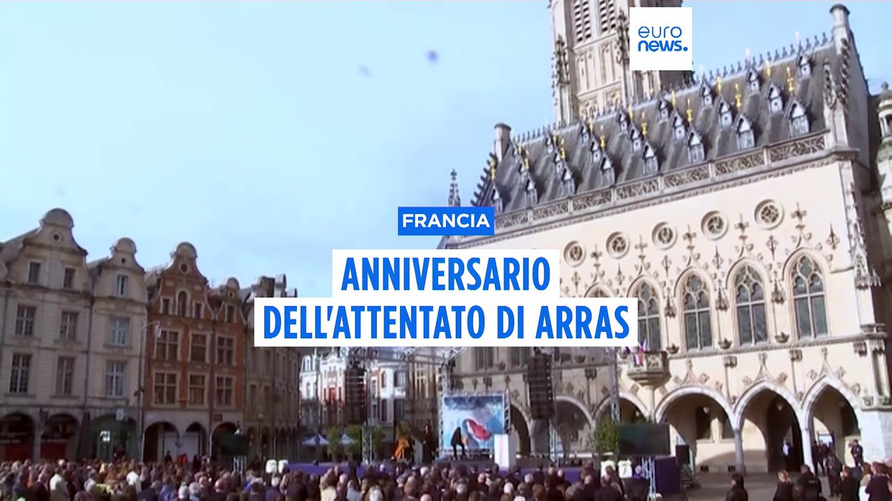 La Francia commemora l'insegnante Dominique Bernard, ucciso un anno fa da uno studente radicalizzato