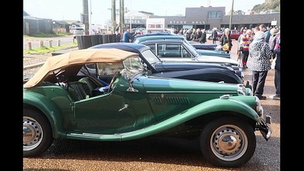 Video herunterladen: Hastings Week in East Sussex: Classic Car Show and Opening Ceremony