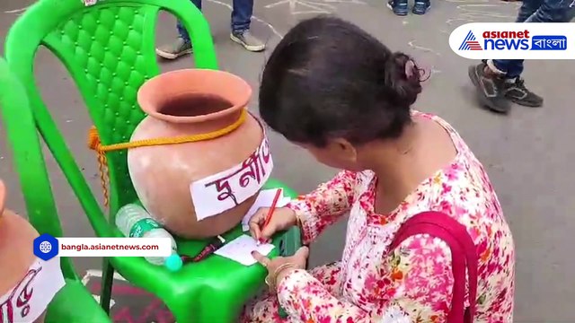 দুর্নীতির হাঁড়ী ভরে উঠলো জনগণের অভিযোগে! অনশন মঞ্চের সামনে চাঞ্চল্যকর দৃশ্য!