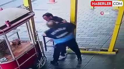 İstiklal Caddesi'nde Polise Bıçaklı Saldırı: Şüpheli Tutuklandı