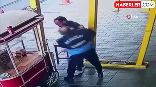 İstiklal Caddesi'nde Polise Bıçaklı Saldırı: Şüpheli Tutuklandı