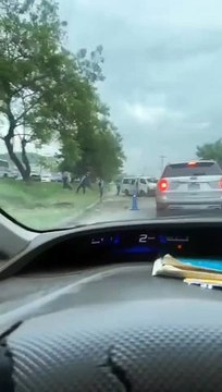 Microbús lleno de pasajeros sufre volcamiento en Choloma