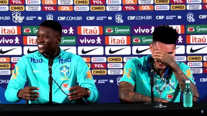 Igor Jesus tem ataque de riso após repórter perguntar como ele vê o Peru