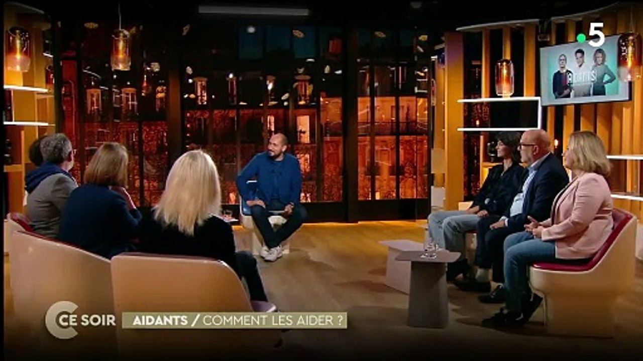 Ayant présenté "Aidants, il est temps de les aider" sur France 5, Théo Curin, ampûté de ses quatre membres à l'âge de six ans à la suite d'une méningite bactérienne, s'est livré sur sa mère, sur le plateau de "C ce soir".