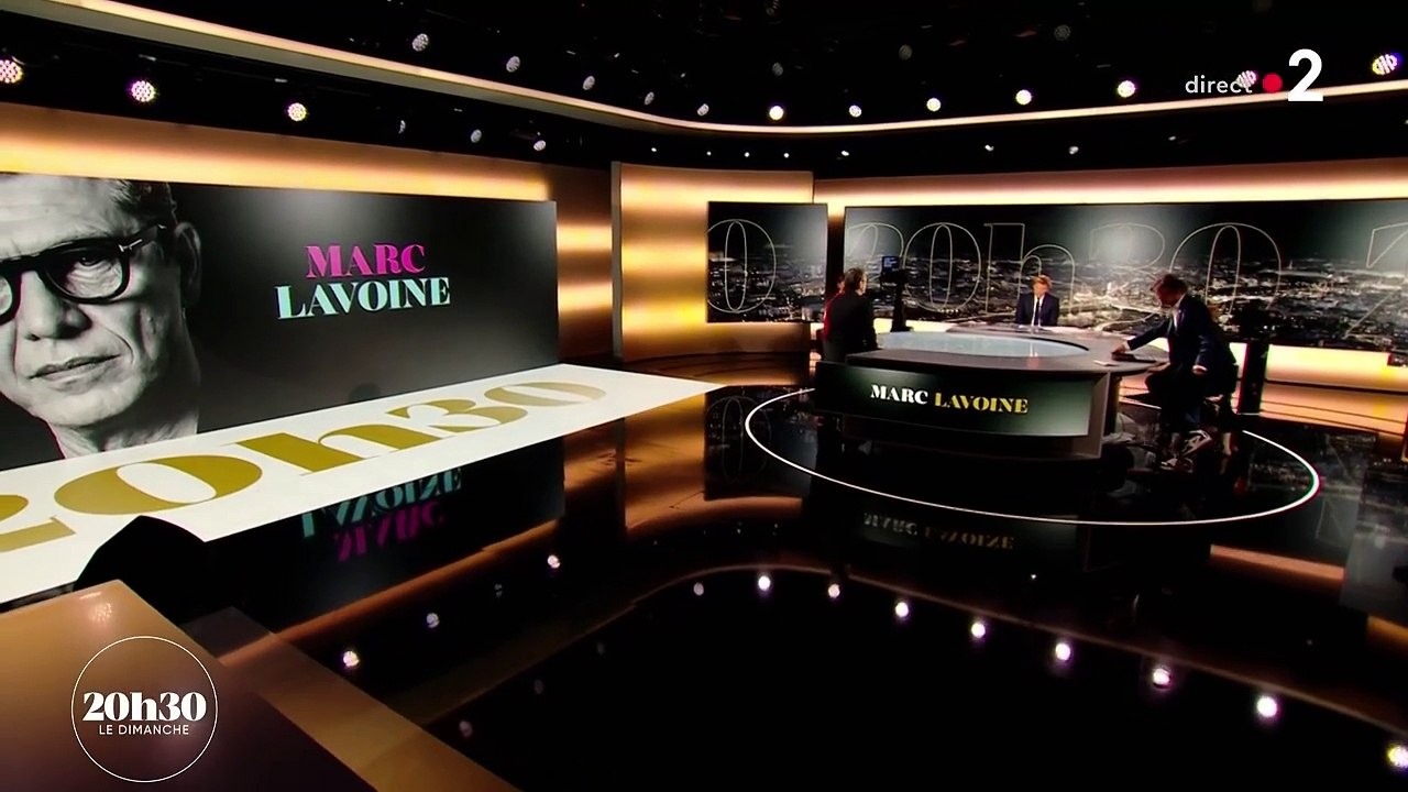 Marc Lavoine a été surpris en direct sur France 2 par le chien de l'humoriste Philippe Caverivière alors qu'il était en train d'assurer la promotion de son nouveau disque dans l'émission 20h30 le dimanche.