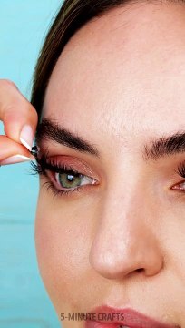 Saving your old false eyelashes #makeup #makeuphacks #beautytips #beauty
