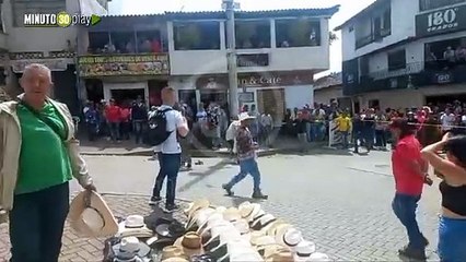 Se agarraron a machetes en pleno parque de Abejorral