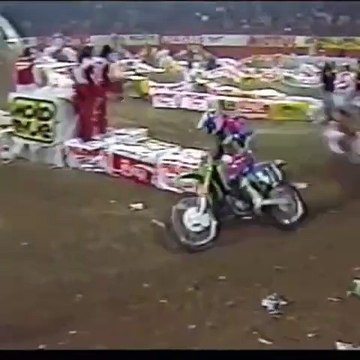 Throwback to the 1989 Paris/Bercy Supercross – Bradshaw vs. Matiasevich: The Most Savage Take-Outs of the 90s!