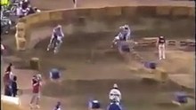 Thrilling Throwback: 1991 San Diego 125 Supercross Main Event Action with @emig47 and @jeremymcgrath! #125sRule #90sMoto