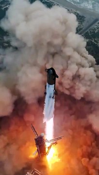 salah satu roket SpaceX milik Elon musk di luncurkan ke bulan hari ini