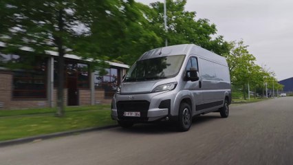 2024 Toyota Proace MAX Comfort H2L3 BEV in Silver Shadow Driving Video