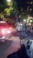 nongkrong di pinggir jalan