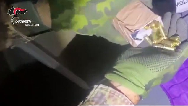 Armi da guerra, pistole e munizioni: un arsenale a Marina di Gioiosa Jonica