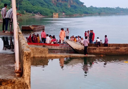 बिना सूचना कोटा बैराज के गेट खोले, चम्बल में अटकी पचास लोगों की सांसे
