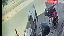 Motosikletin Çarptığı Yaşlı Adamın Anları Kamerada