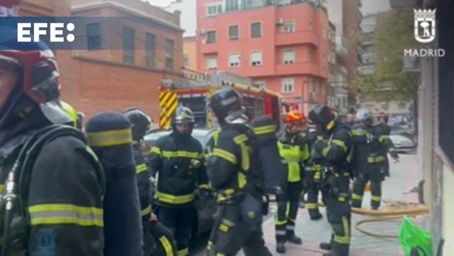 El incendio de un patinete eléctrico en una vivienda provoca 17 heridos leves en Madrid