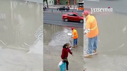 Ulaşamadığı çöpü akrobatik hareketlerle aldı! Adam görenleri hayrete düşürdü