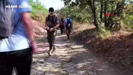 Doğa yürüyüşçülerinin kamerasına yansıdı: Halk arasında kör yılan olarak da biliniyor