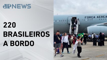Quinto voo da FAB com repatriados vindos do Líbano chega ao Brasil