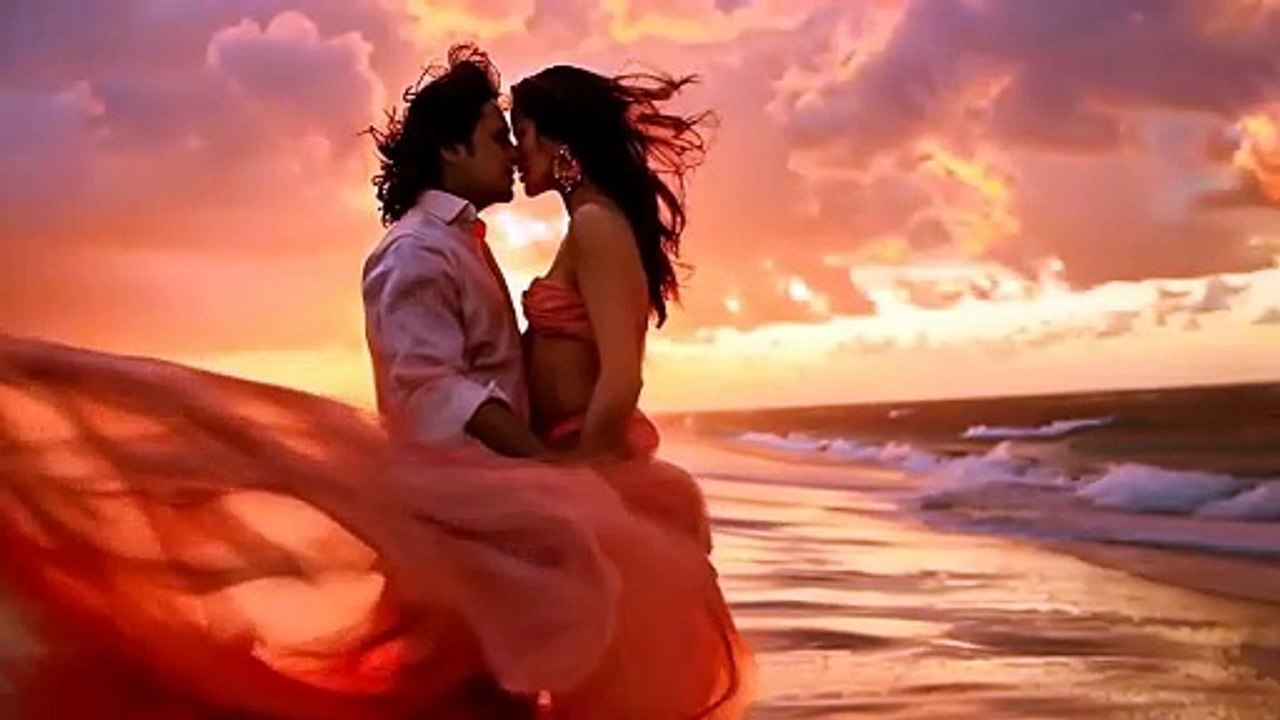 Beaches and Kisses Hollywood style song