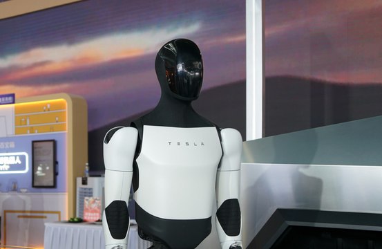 I, Robot director Alex Proyas slams Elon Musk for copying the movie's robot designs