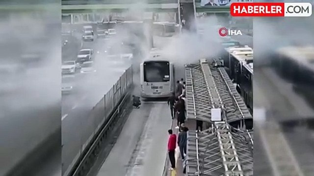 Sefaköy Metrobüs Durağında Yangın Paniği