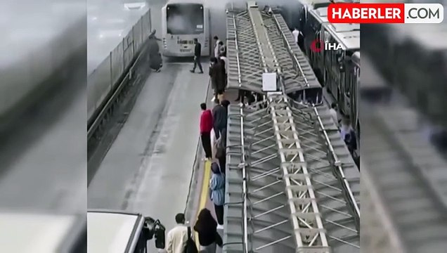 Sefaköy Metrobüs Durağında Yangın Paniği