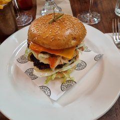 I try the 'world's best burger' at Hawksmoor Edinburgh