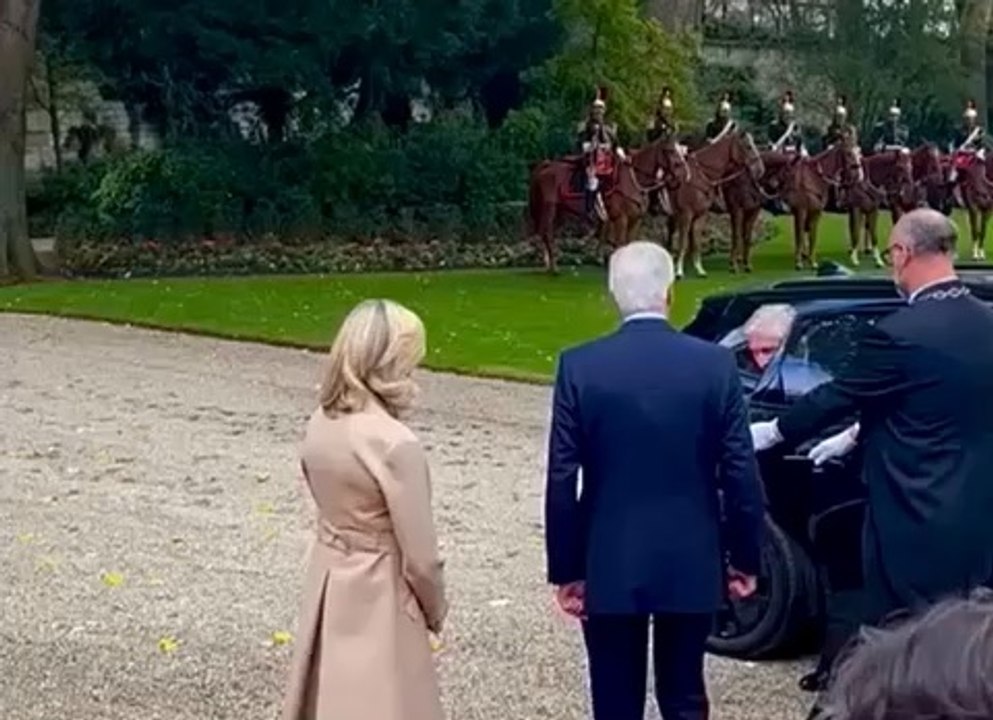 #Belgique #France  Le #roi des #Belges Philippe et la reine Mathilde trois jours en France, pour "approfondir la #relation #bilatérale", notamment en matière de #défense et de #transition #énergétique. Ici avec le Premier-ministre Michel #Barnier