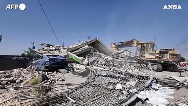 Libano, attacco israeliano colpisce un centro commerciale a Kfar Tibnit