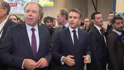 Emmanuel Macron estime que la France doit «continuer à réindustrialiser» et à «créer des emplois»