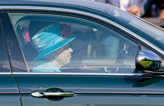 La Regina Elisabetta 'terrorizzava' i passeggeri con la sua guida