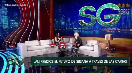 Lali Esposito y una leída de cartas no muy profesional