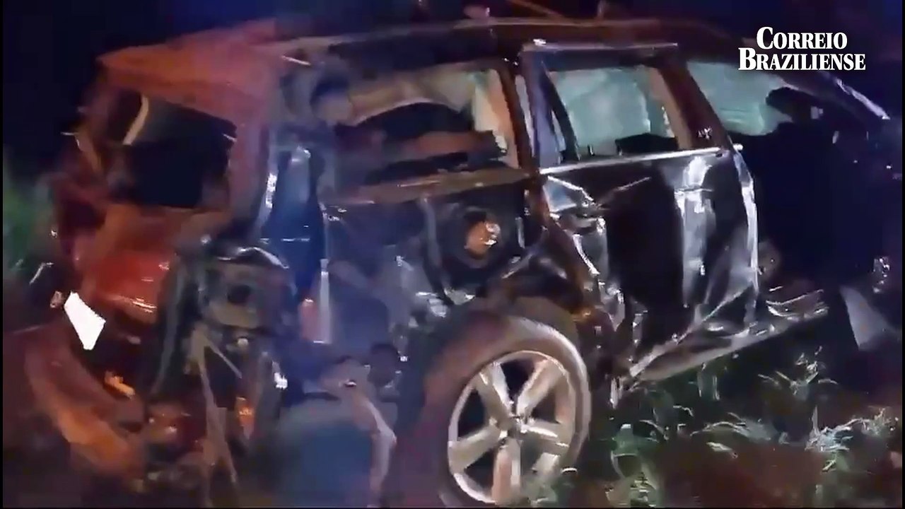 Motorista bêbado tenta fugir da polícia e capota o carro em Abadia de Goiás