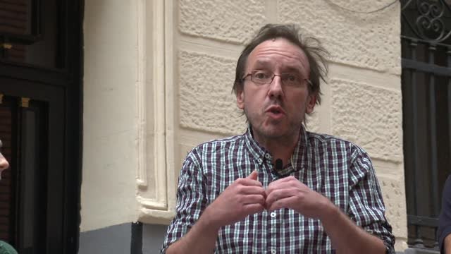 Vecinos de Lavapiés al borde del desahucio por culpa de un fondo buitre