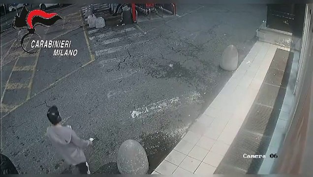 Il delitto di Rozzano: vittima e assassino ripresi dalle telecamere