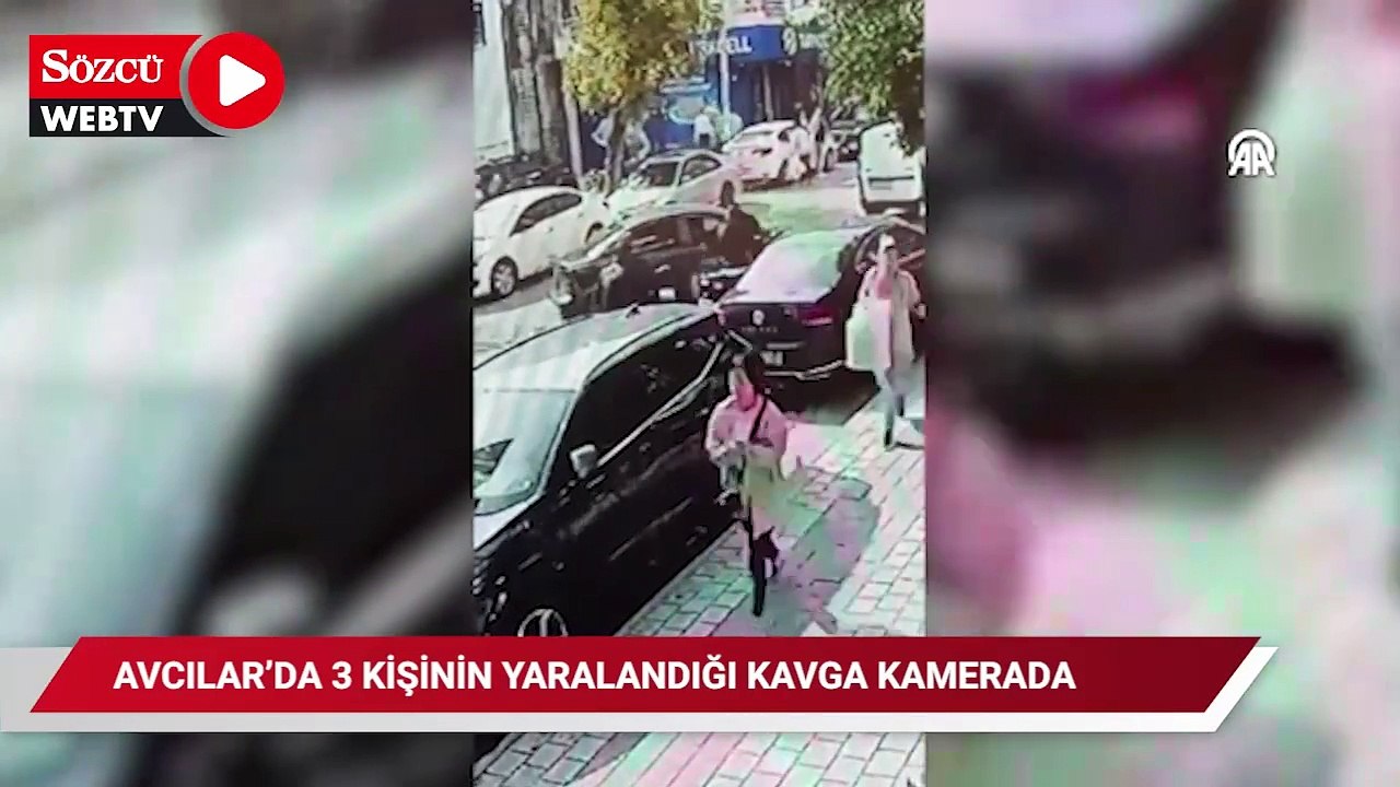 Avcılar'da 3 kişinin yaralandığı bıçaklı yol verme kavgası kamerada