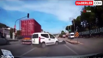Bursa'da Feci Kaza: Tır Devriye Girdi, 2 Yaralı